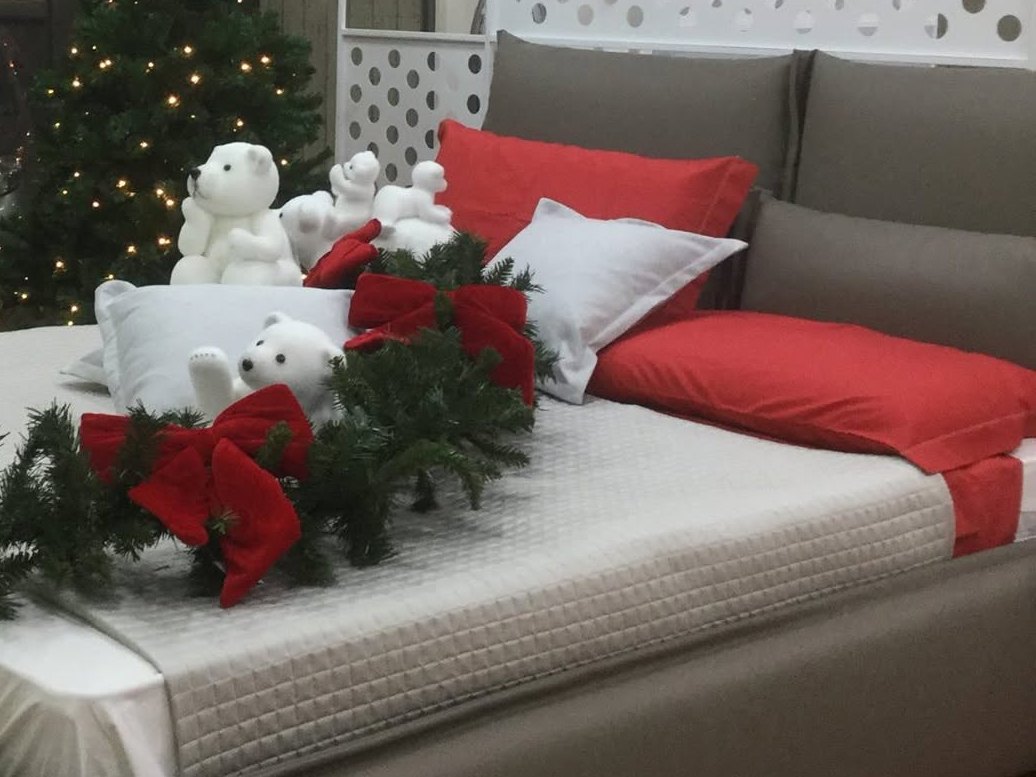 Letto imbottito con vano contenitore in esposizione a Bari